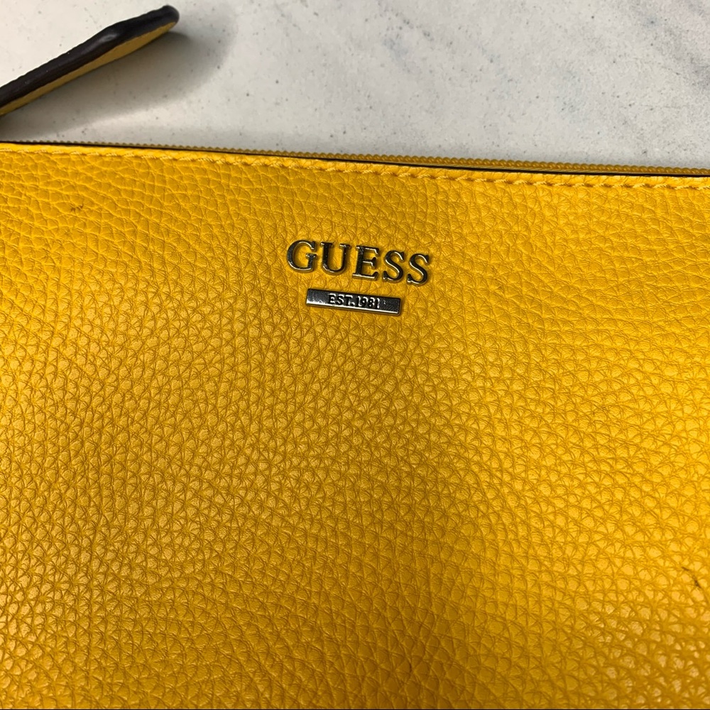 Guess yellow clutch purse - Picture 3 of 6